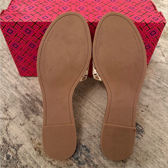 Tory Burch Everly Women's Slides in Curty Ditsy - Picture 6 of 6